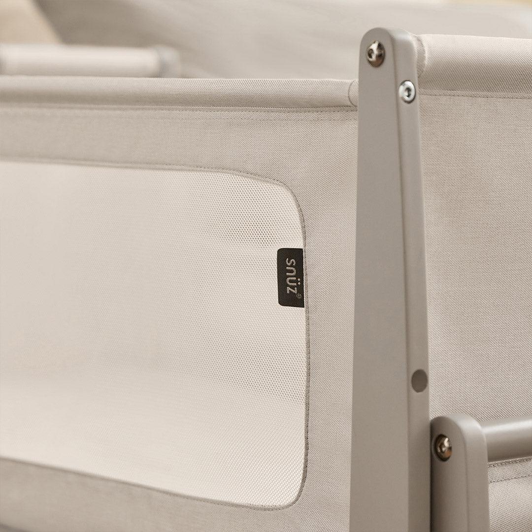 SnuzPod5 Bedside Crib - Pebble