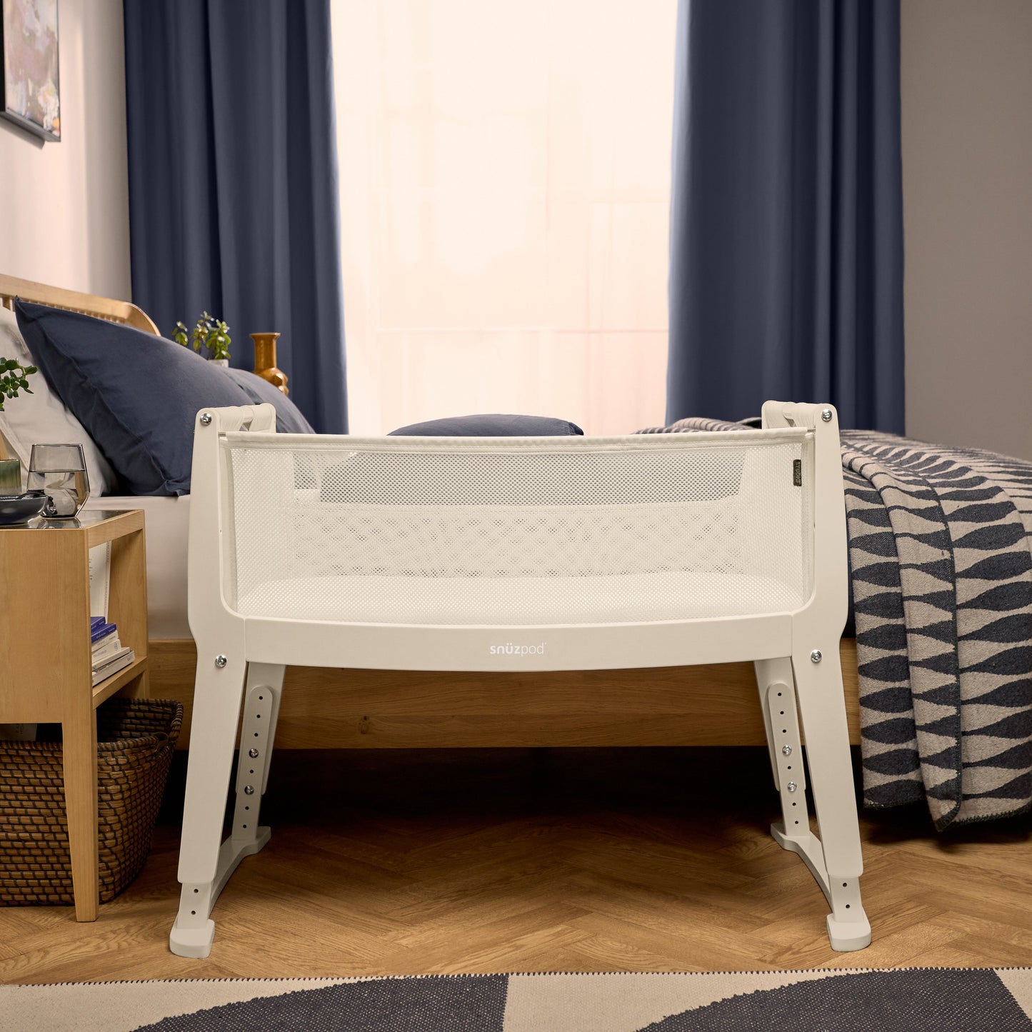 SnuzPod Studio Bedside Crib with mattress - Vienna